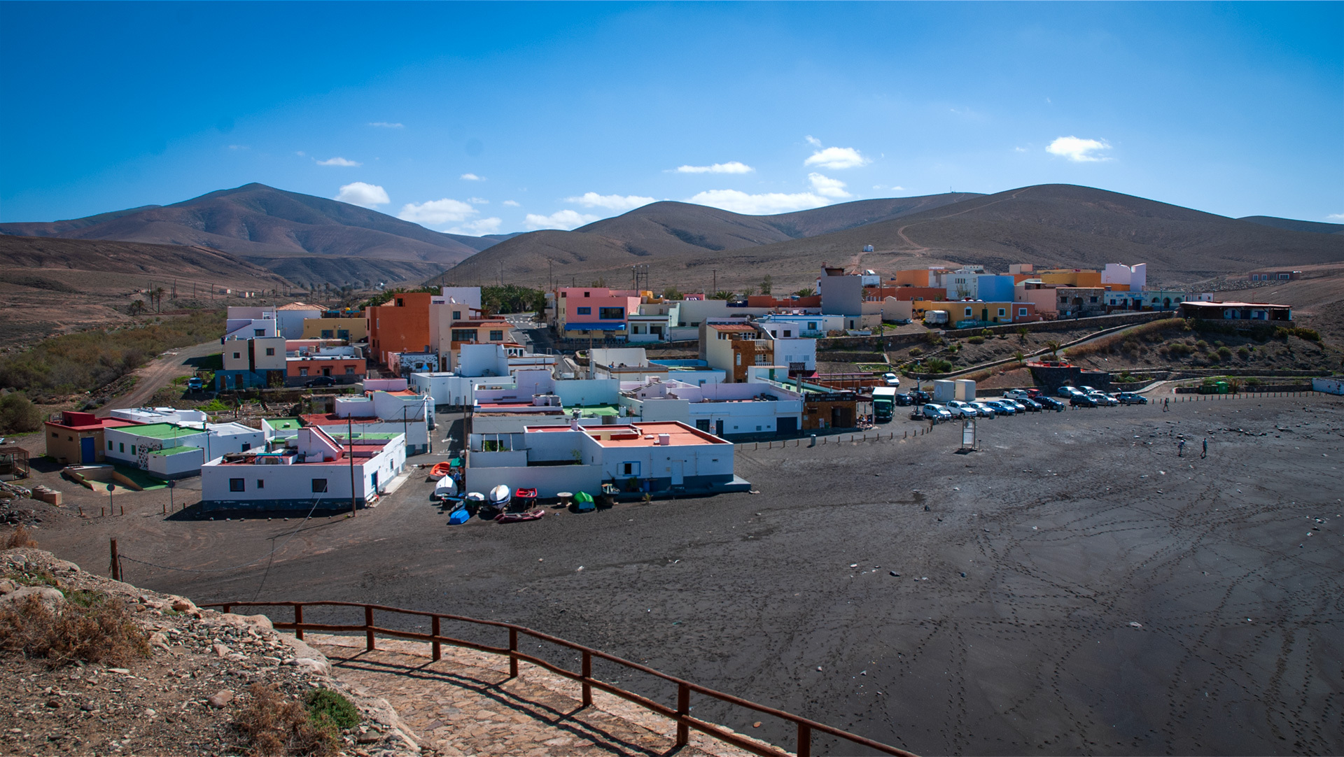 das Örtchen Ajuy im Westen der Insel