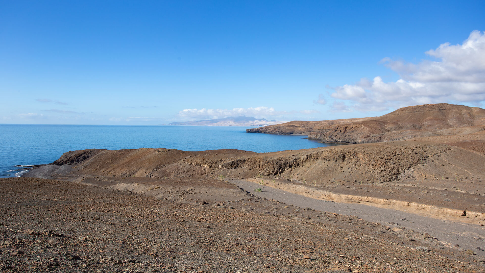 Blick übers Barranco de Caracol bis zum Jandía-Gebirge