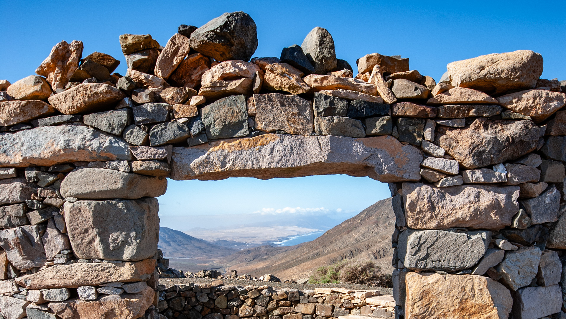 Bergland und Landenge